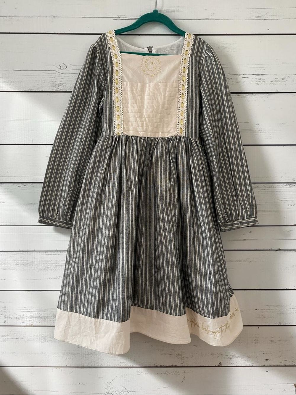 Evies Closet Girls Gray Striped Dress Size 10